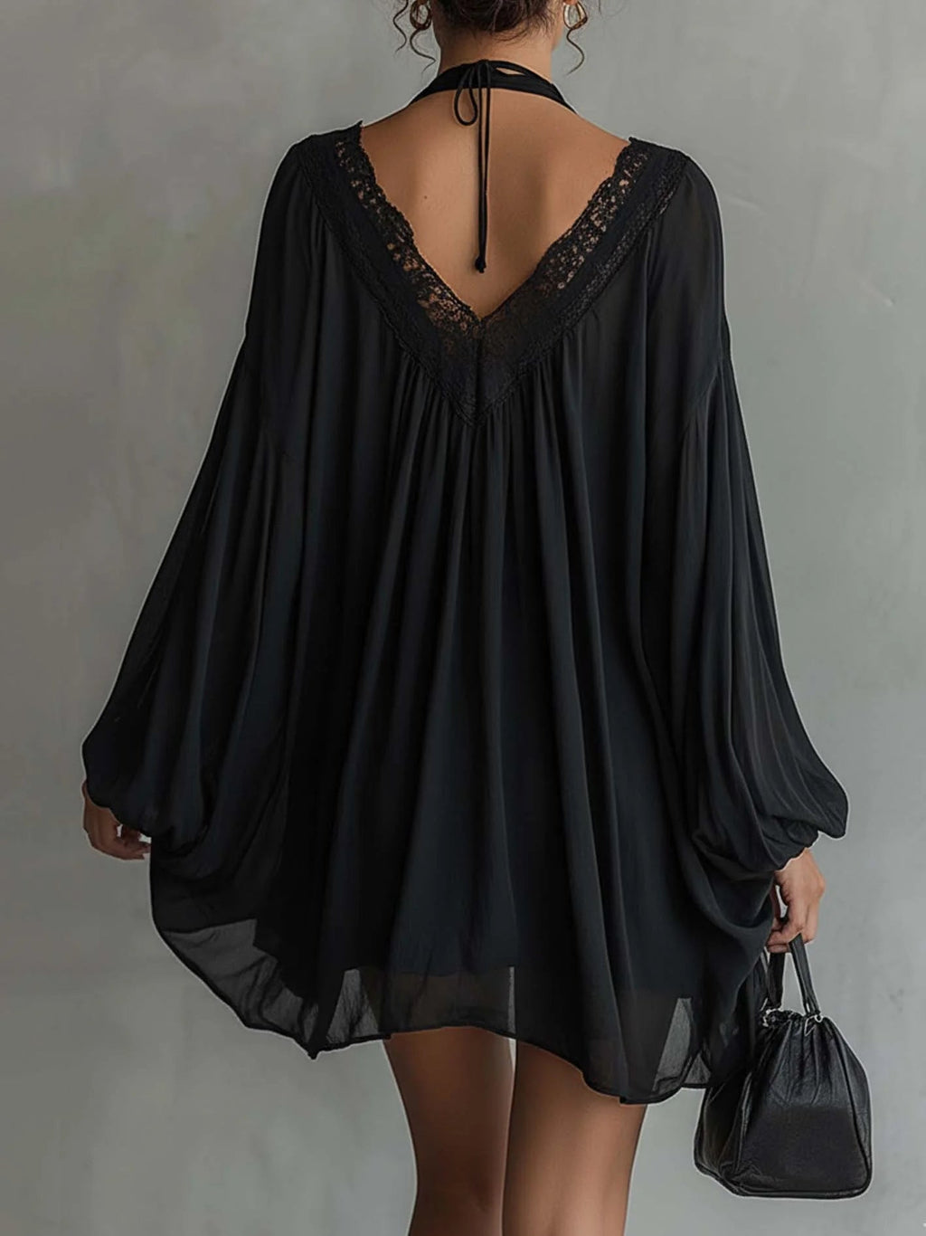 Elina | Vestito mini a halter in chiffon con pizzo