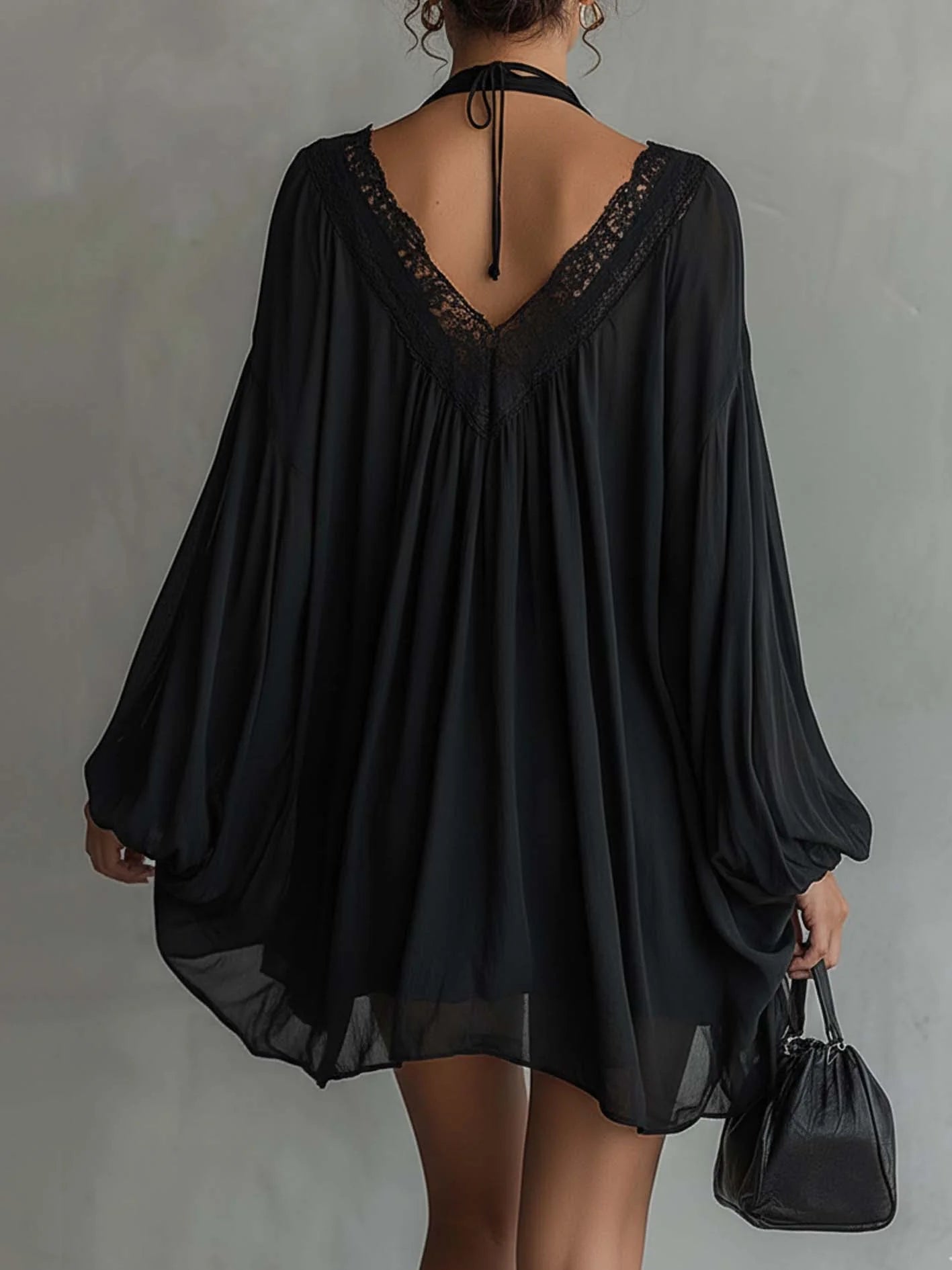 Elina | Vestito mini a halter in chiffon con pizzo