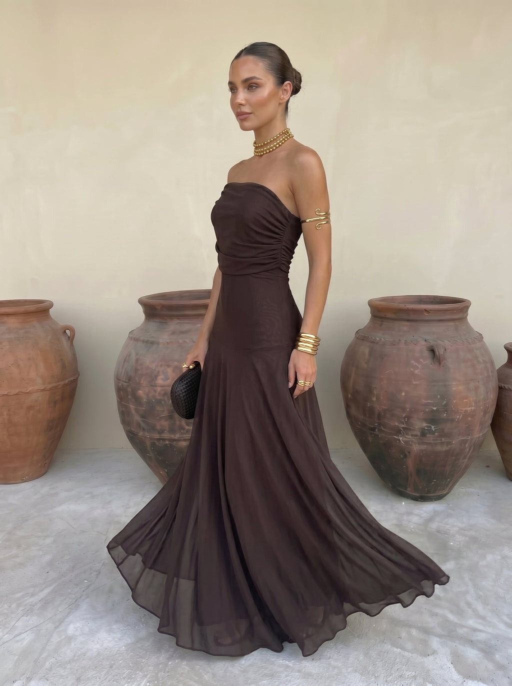 Marbella | Abito lungo drappeggiato con spalle scoperte