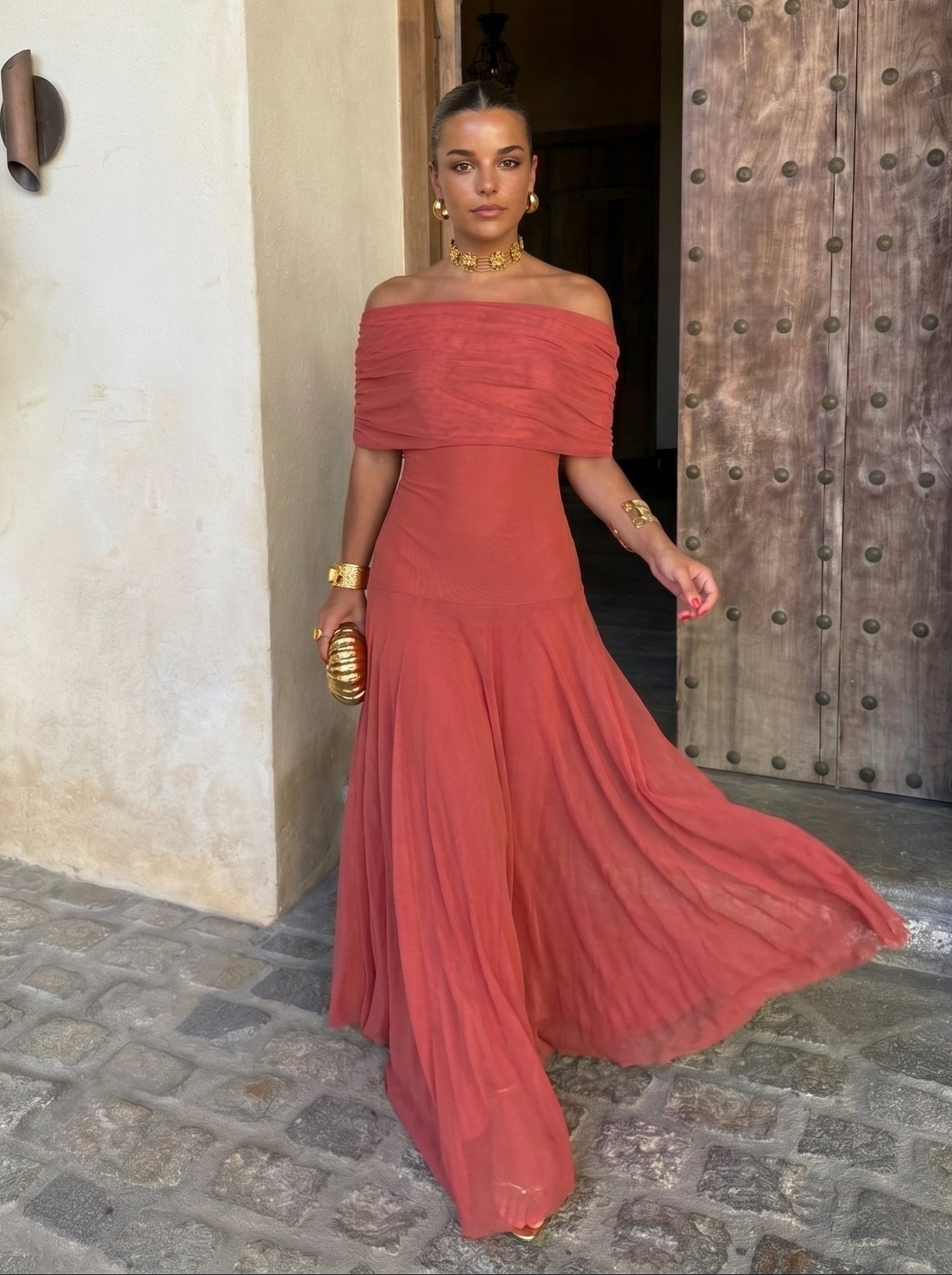 Marbella | Abito lungo drappeggiato con spalle scoperte